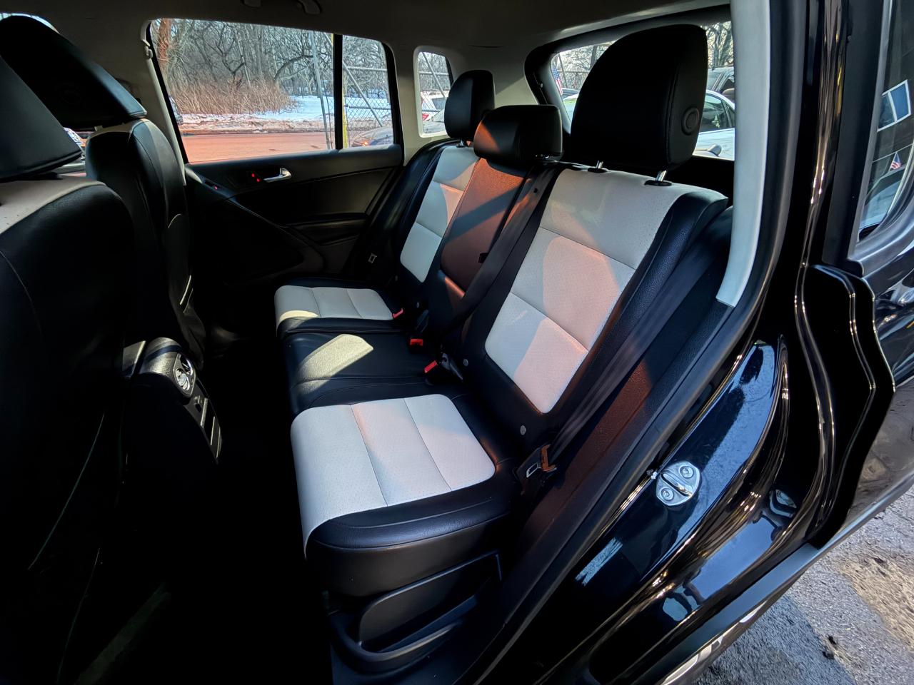 Volkswagen Tiguan S 2017