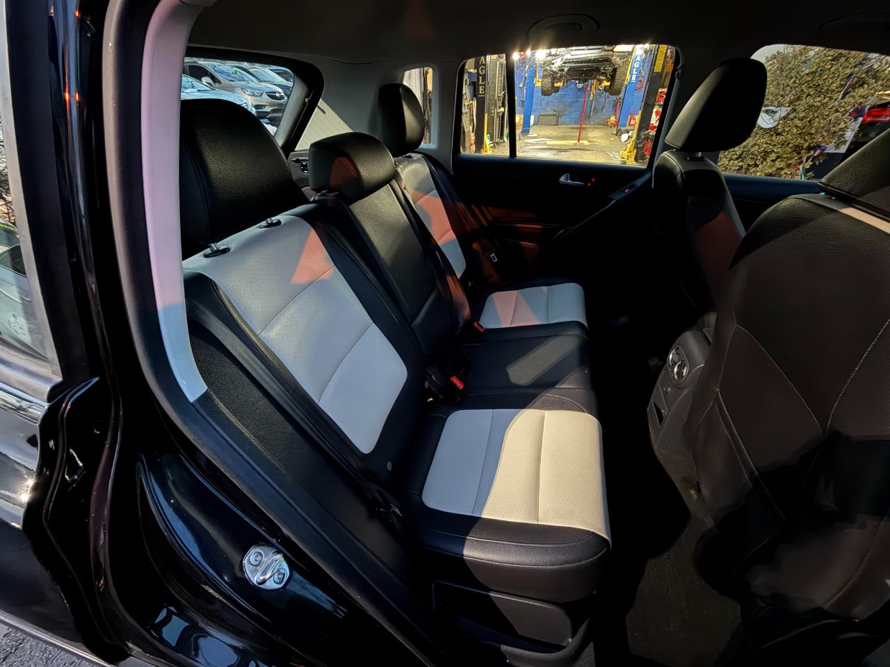 Volkswagen Tiguan S 2017