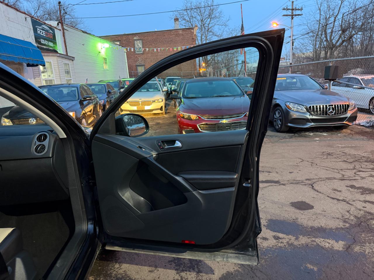 Volkswagen Tiguan S 2017