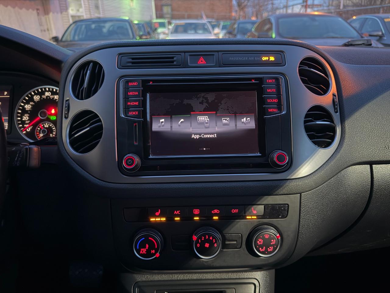 Volkswagen Tiguan S 2017