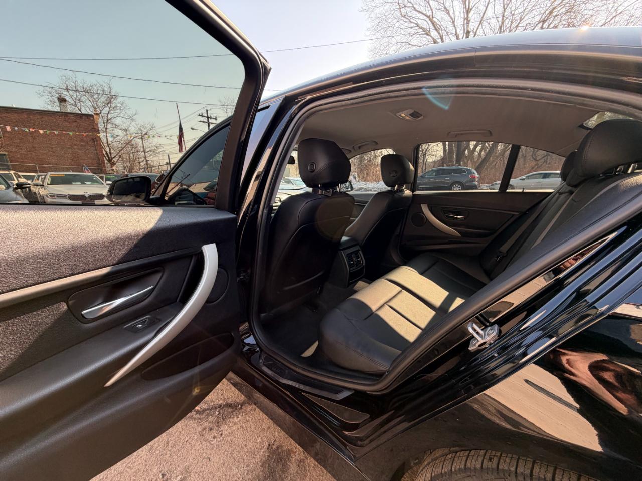 BMW 3-Series 320i Sedan 2015