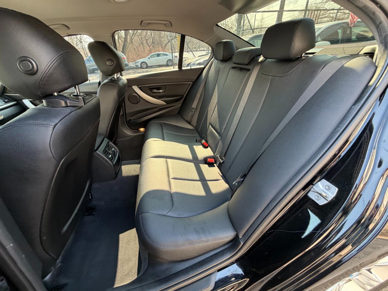 BMW 3-Series 320i Sedan 2015