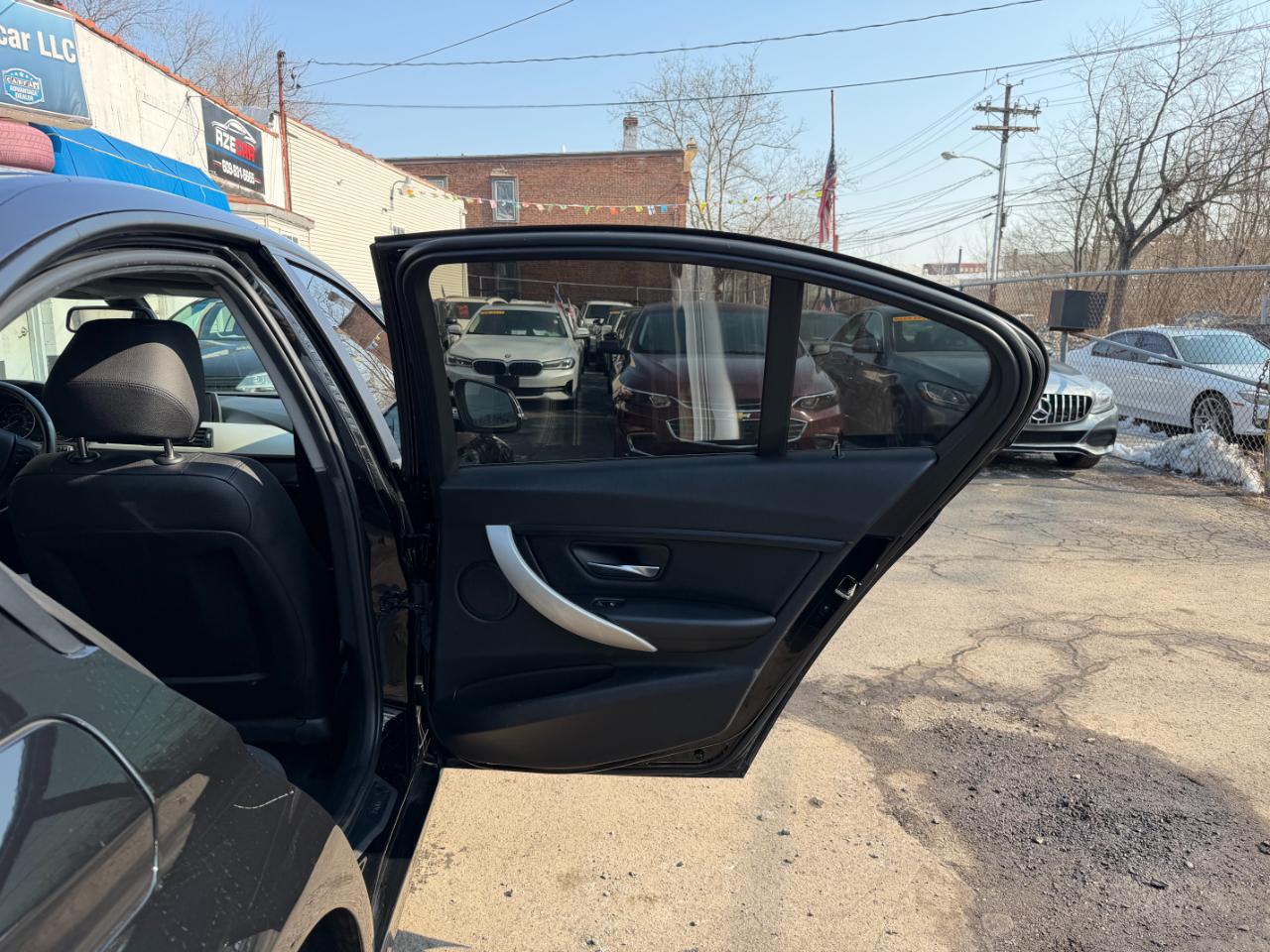 BMW 3-Series 320i Sedan 2015