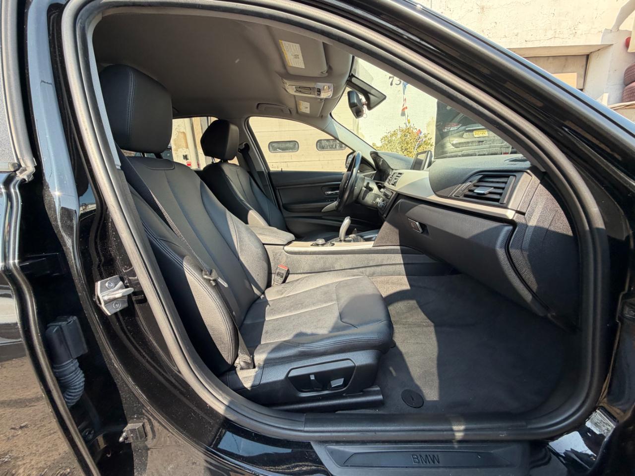 BMW 3-Series 320i Sedan 2015