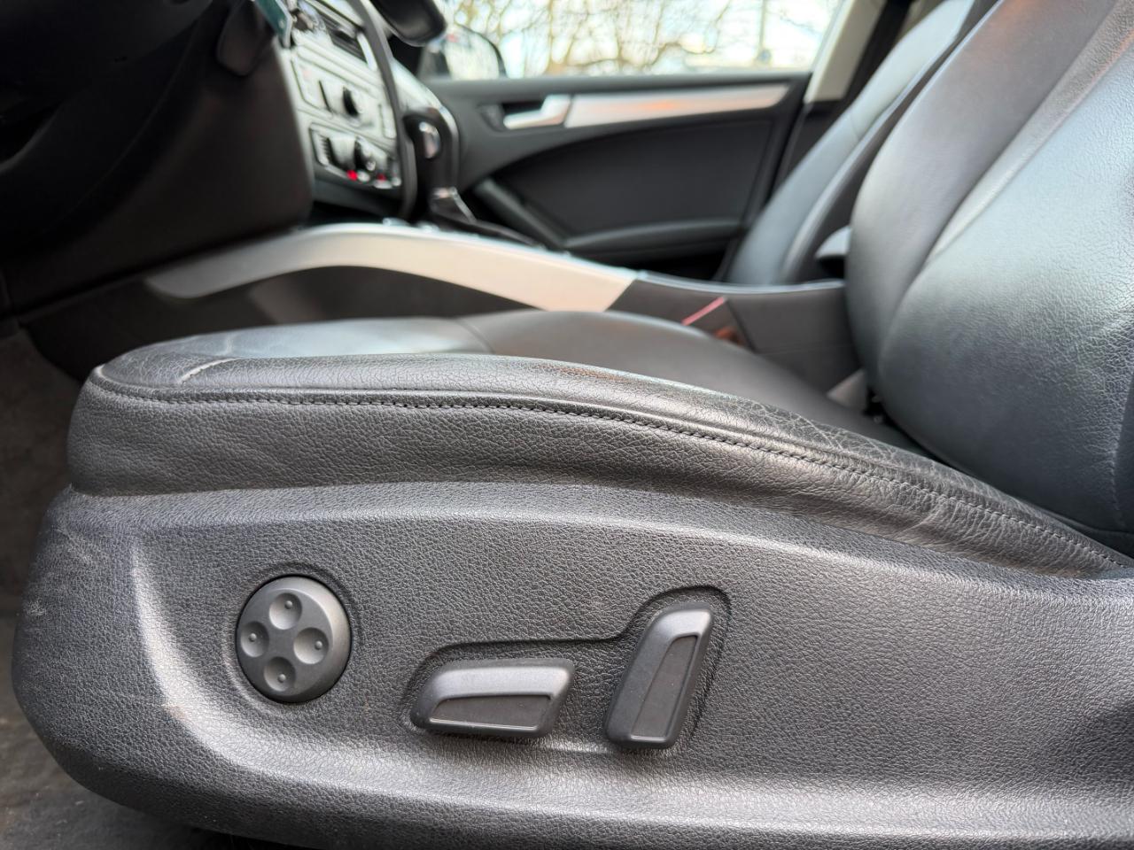 Audi A4 2.0T Premium quattro Sedan 2012