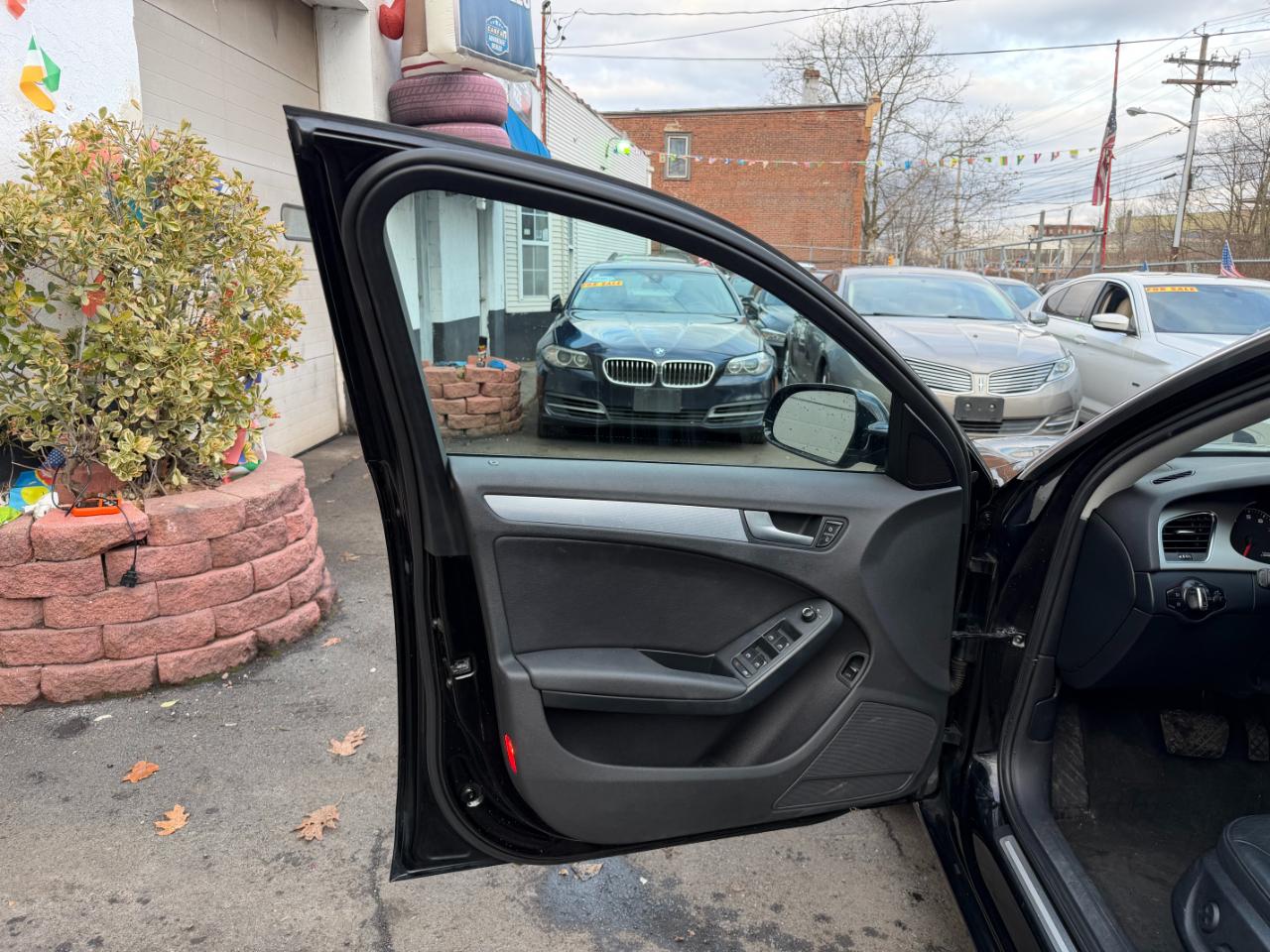 Audi A4 2.0T Premium quattro Sedan 2012