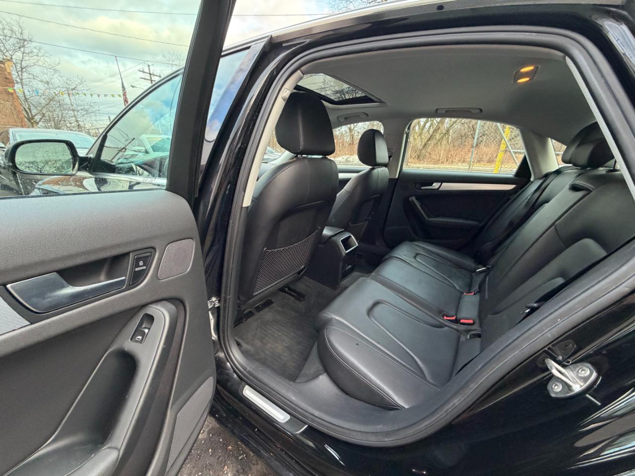 Audi A4 2.0T Premium quattro Sedan 2012