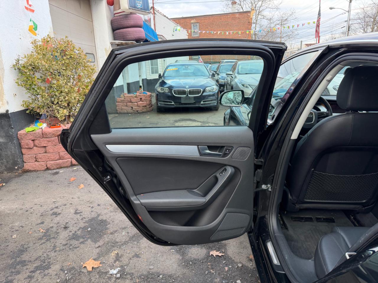 Audi A4 2.0T Premium quattro Sedan 2012