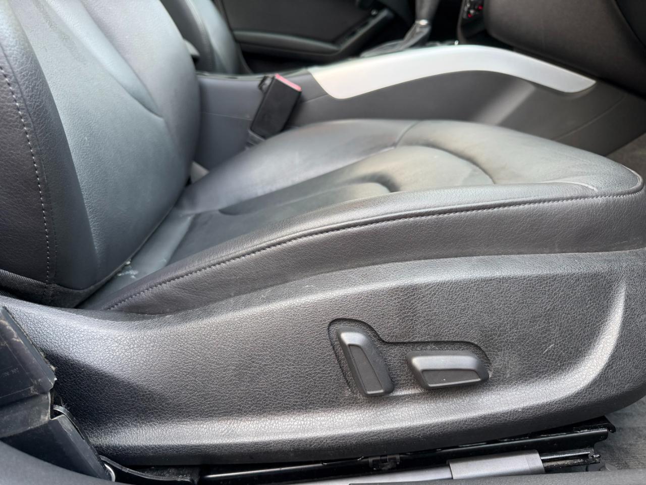 Audi A4 2.0T Premium quattro Sedan 2012