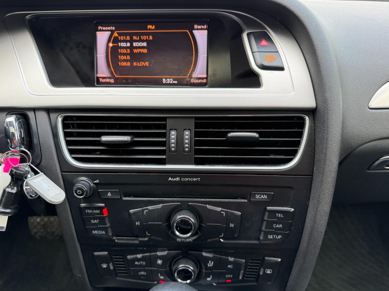 Audi A4 2.0T Premium quattro Sedan 2012