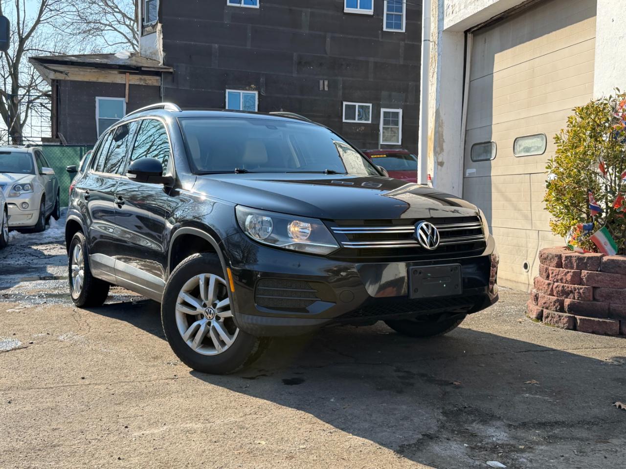 Volkswagen Tiguan S 4Motion AWD 2016