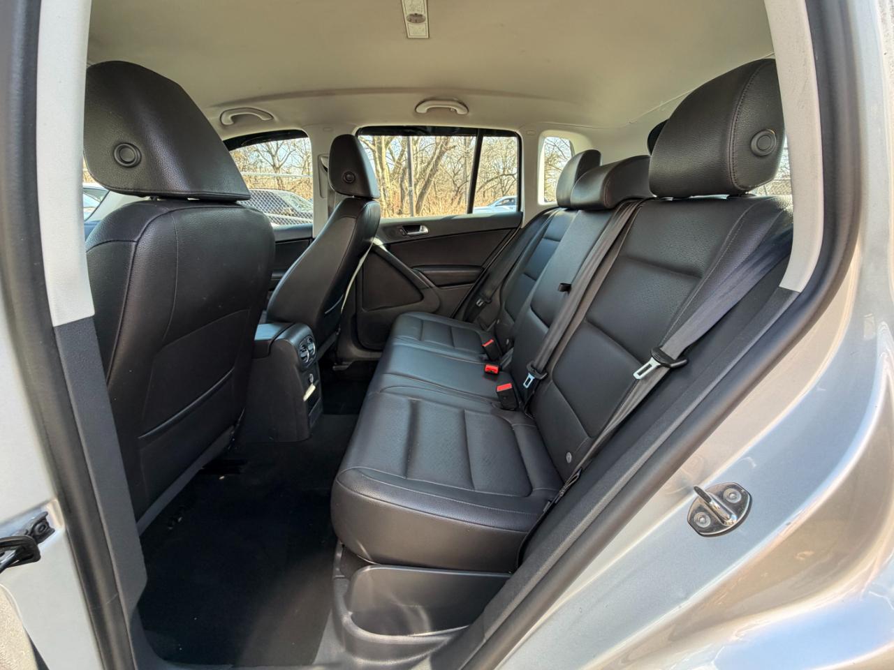 Volkswagen Tiguan S 4Motion AWD 2016