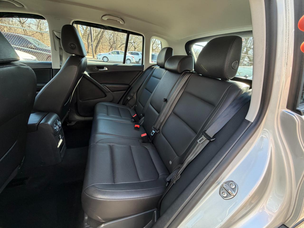 Volkswagen Tiguan S 4Motion AWD 2016