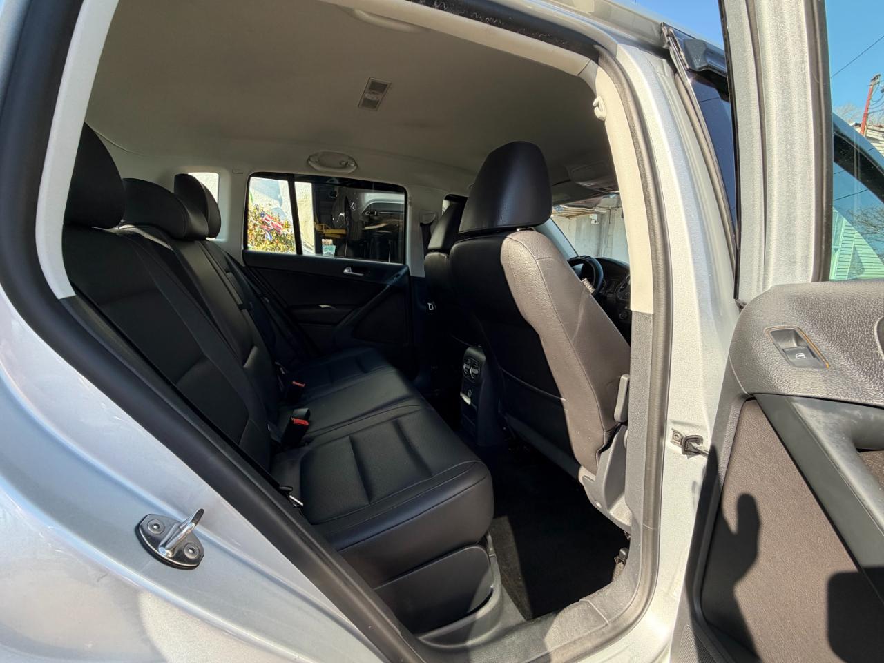 Volkswagen Tiguan S 4Motion AWD 2016