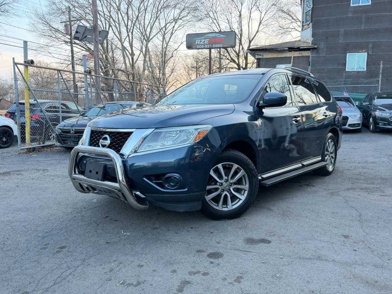 Nissan Pathfinder SV 4WD 2014