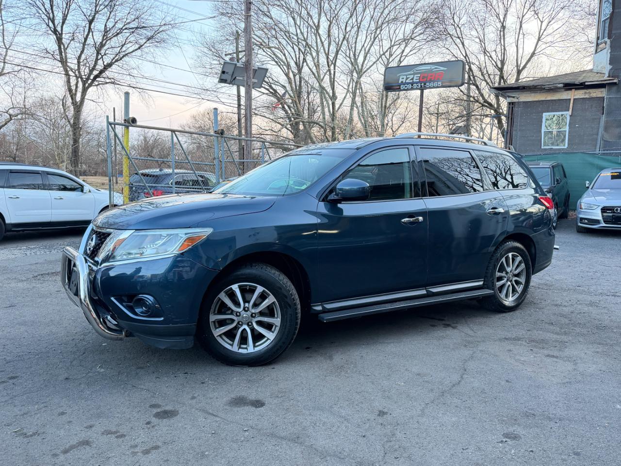 Nissan Pathfinder SV 4WD 2014