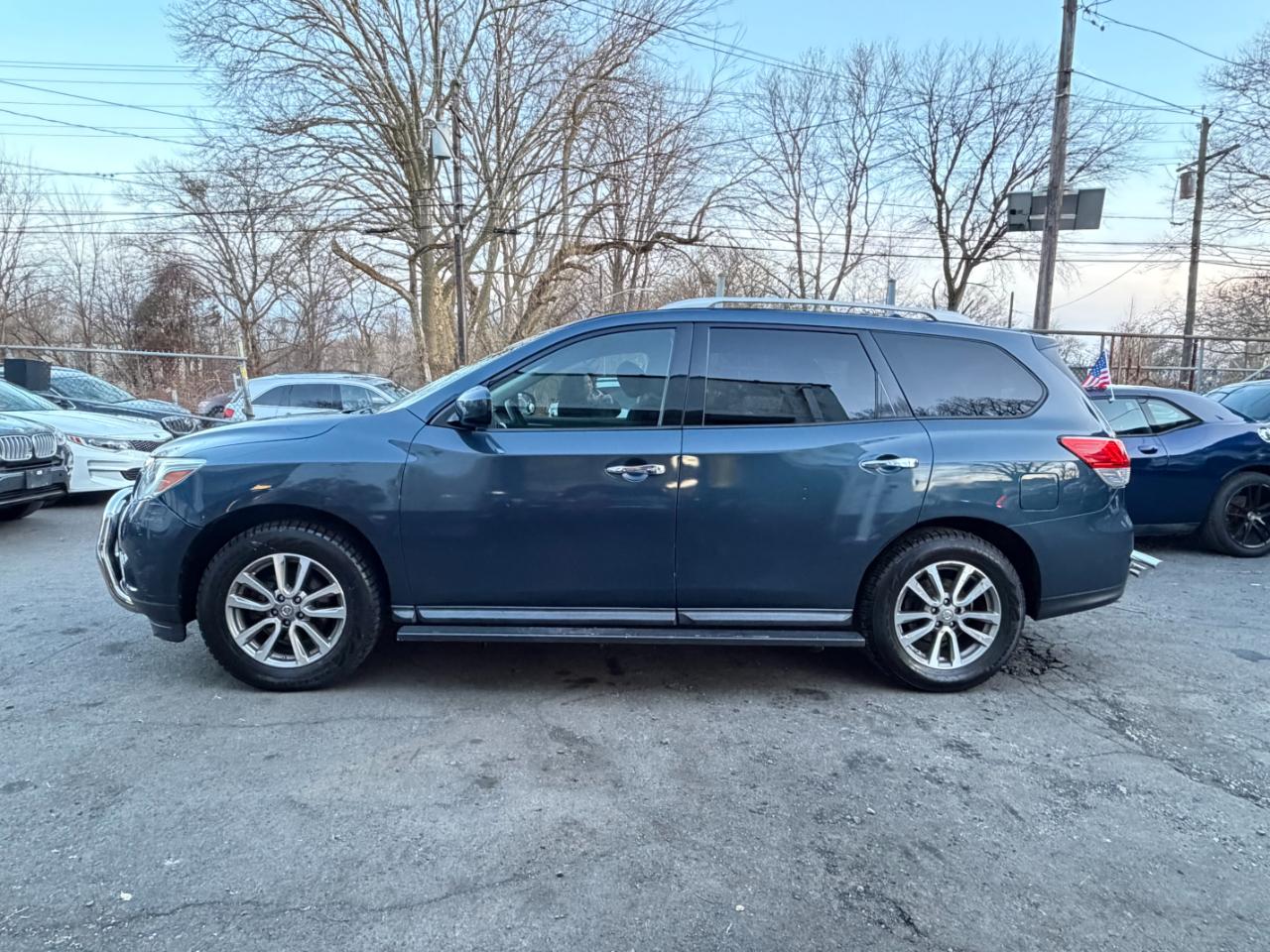 Nissan Pathfinder SV 4WD 2014
