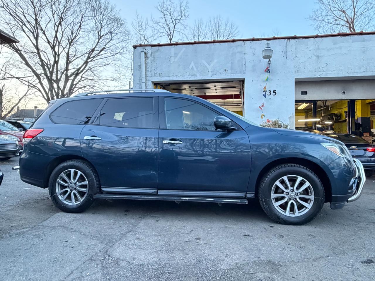 Nissan Pathfinder SV 4WD 2014