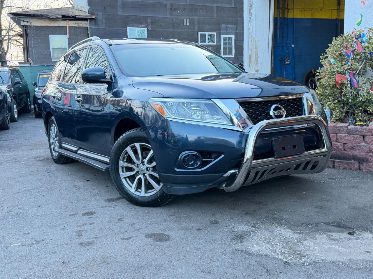 Nissan Pathfinder SV 4WD 2014