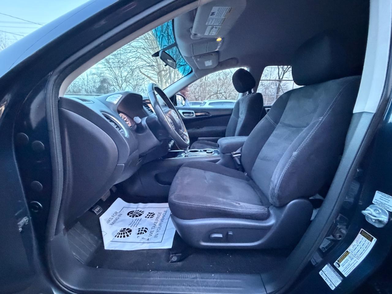 Nissan Pathfinder SV 4WD 2014