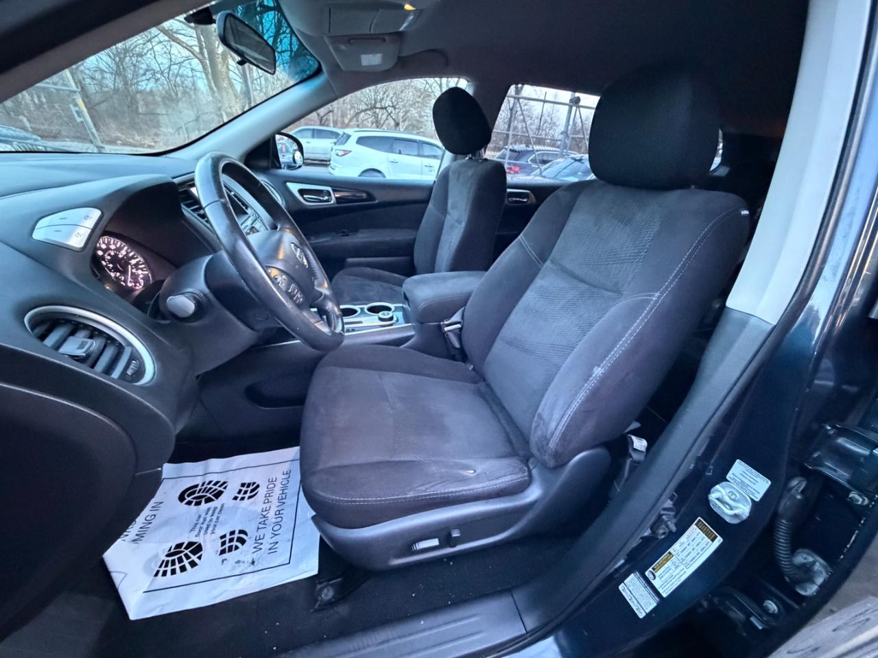 Nissan Pathfinder SV 4WD 2014