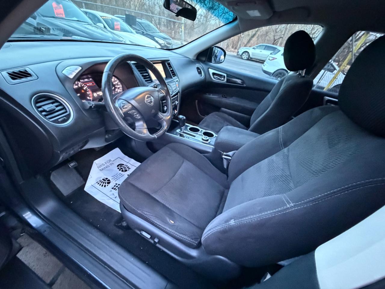 Nissan Pathfinder SV 4WD 2014