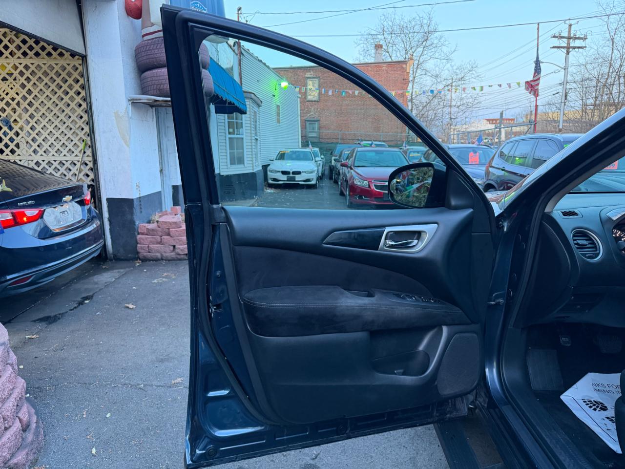 Nissan Pathfinder SV 4WD 2014