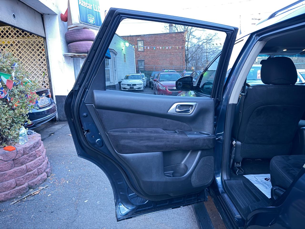 Nissan Pathfinder SV 4WD 2014