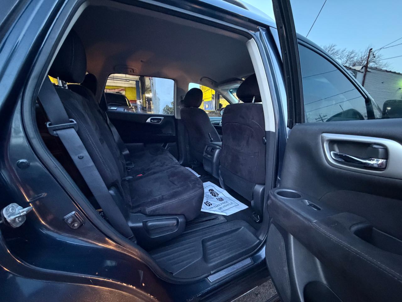 Nissan Pathfinder SV 4WD 2014