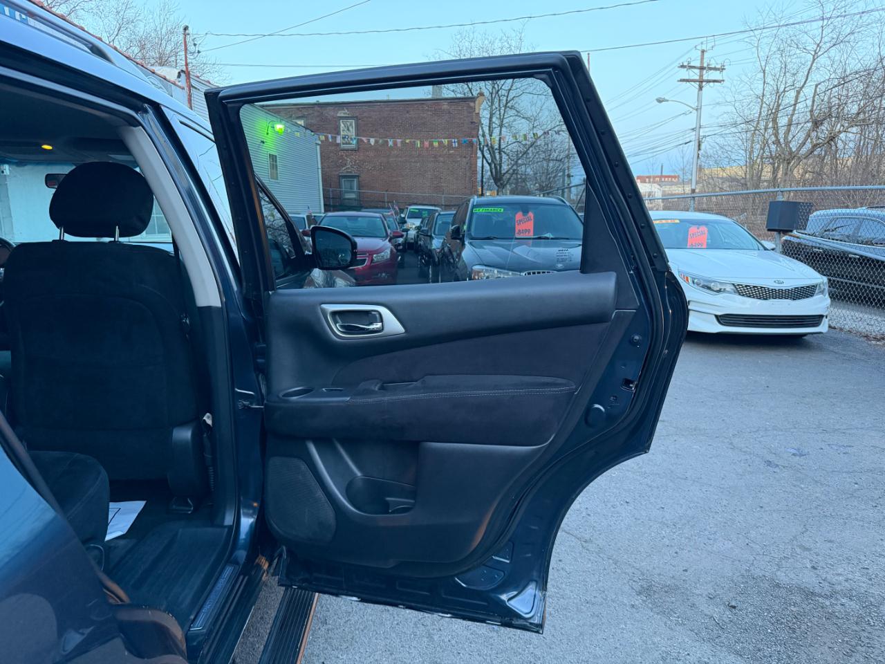 Nissan Pathfinder SV 4WD 2014