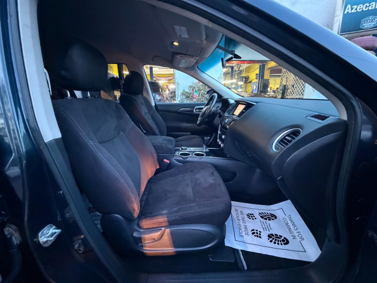 Nissan Pathfinder SV 4WD 2014