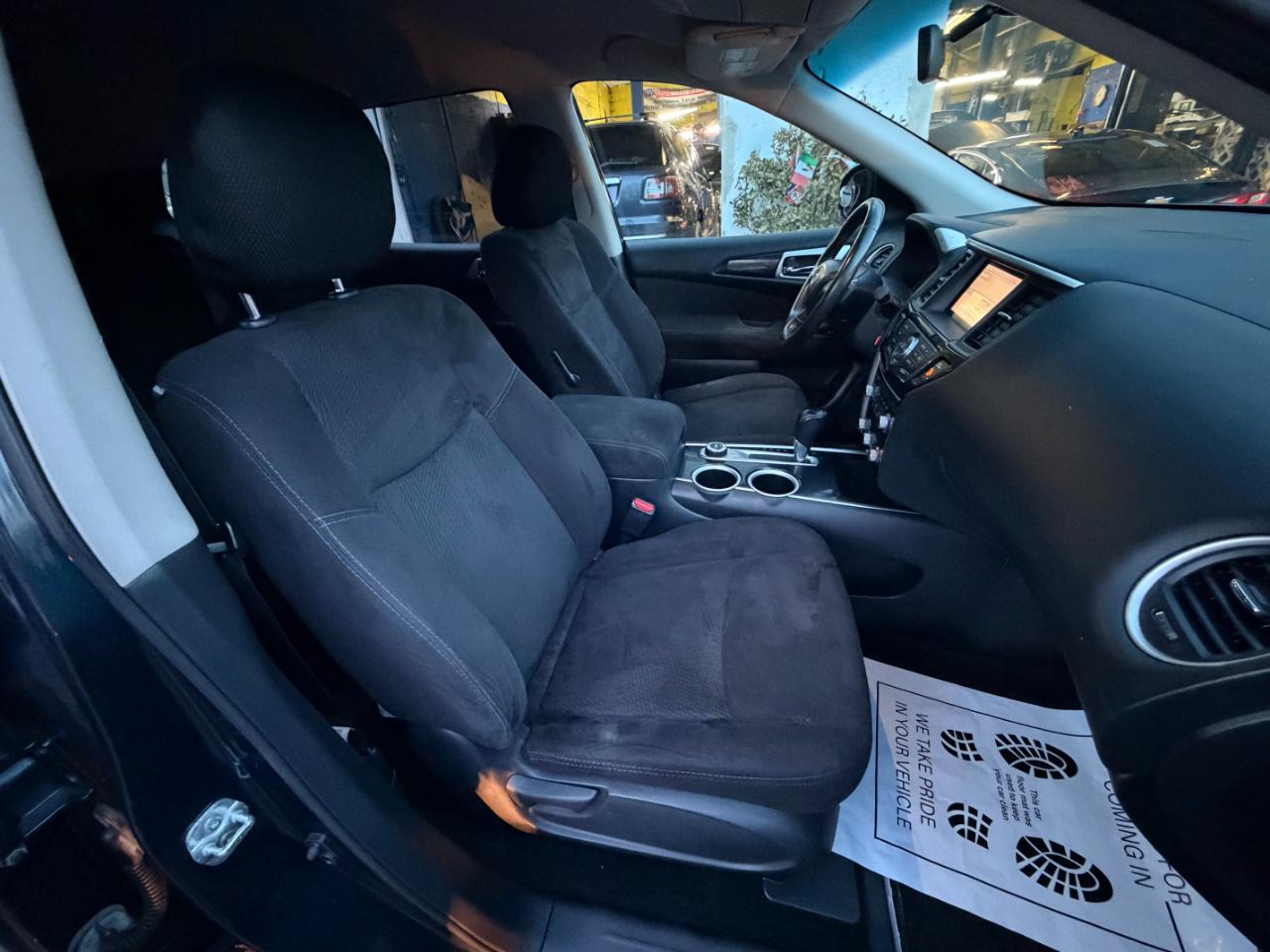 Nissan Pathfinder SV 4WD 2014