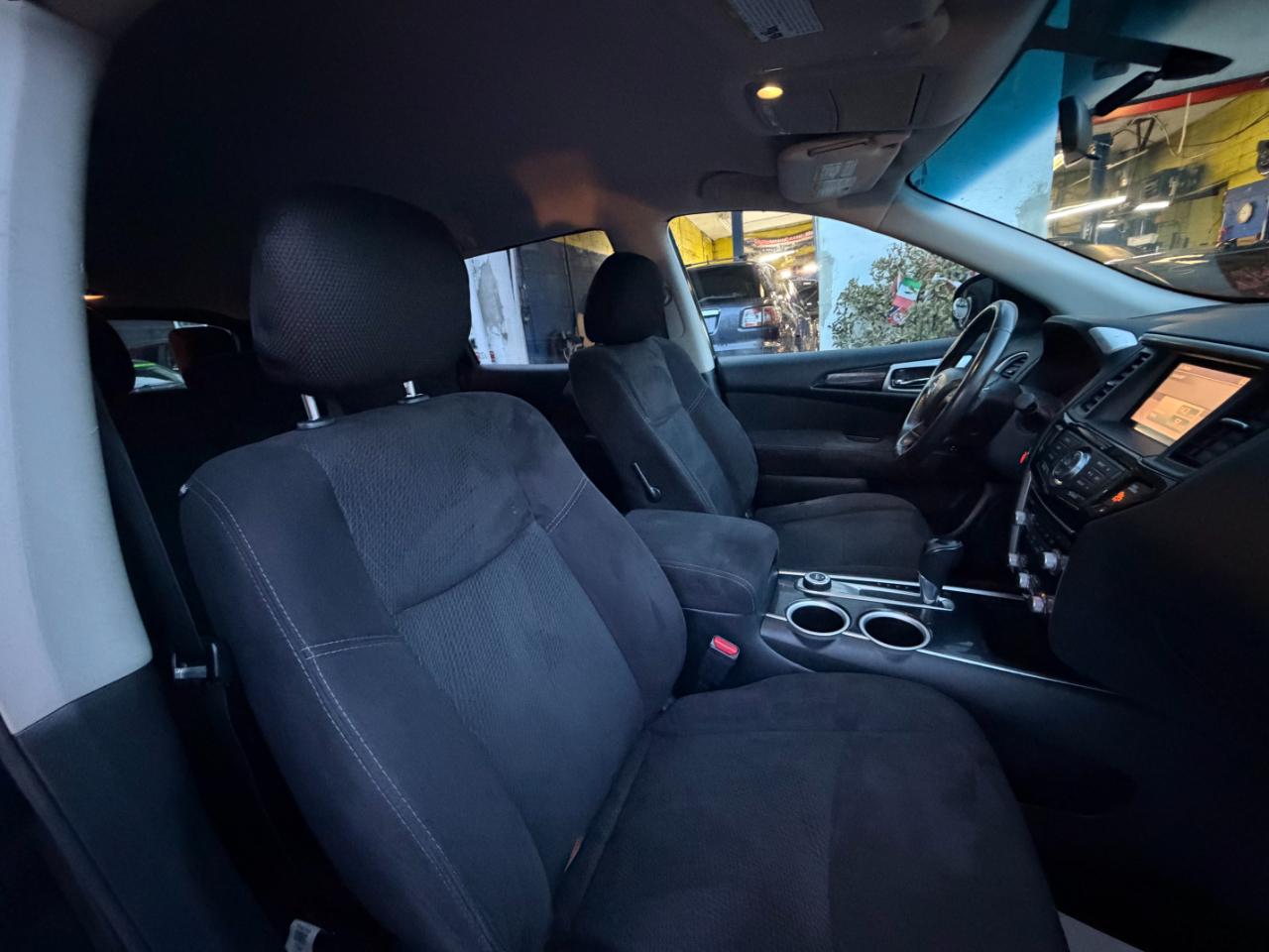 Nissan Pathfinder SV 4WD 2014