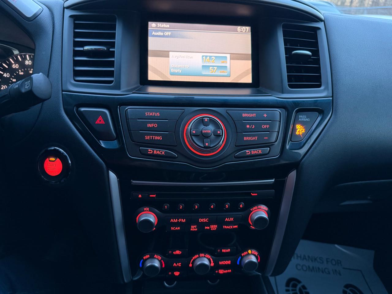 Nissan Pathfinder SV 4WD 2014