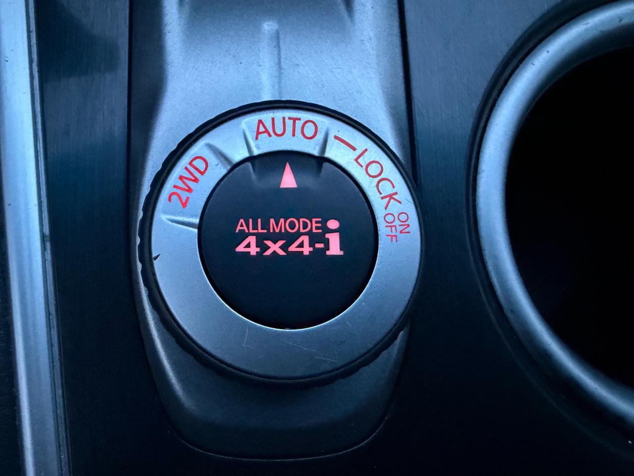 Nissan Pathfinder SV 4WD 2014