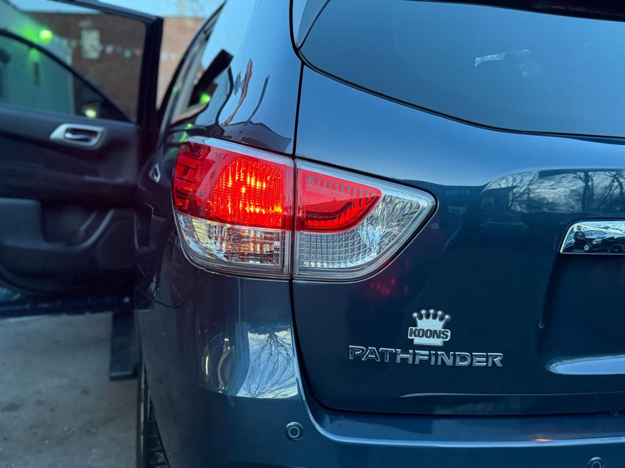 Nissan Pathfinder SV 4WD 2014