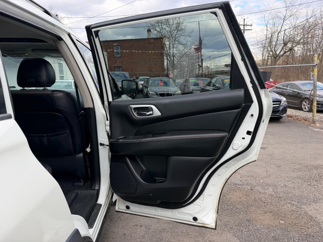 Nissan Pathfinder SL 4WD 2020