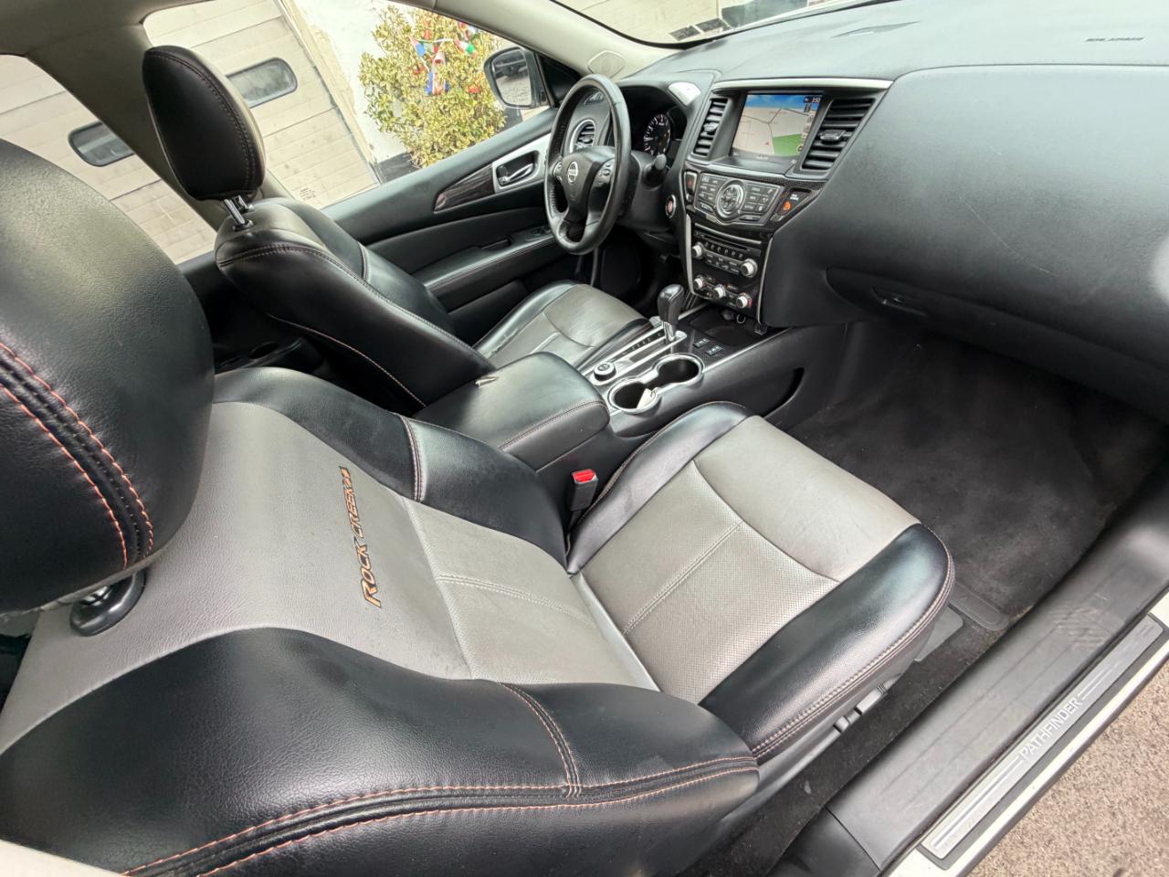 Nissan Pathfinder SL 4WD 2020