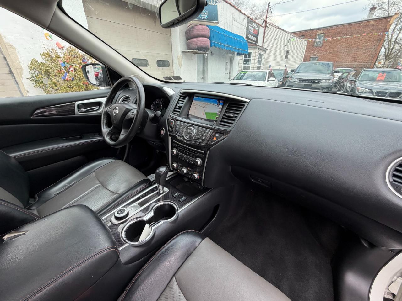 Nissan Pathfinder SL 4WD 2020