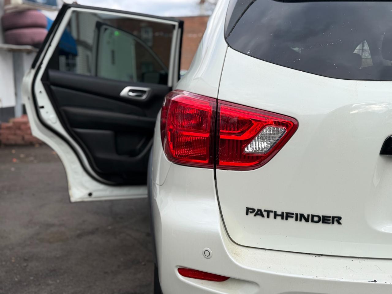 Nissan Pathfinder SL 4WD 2020