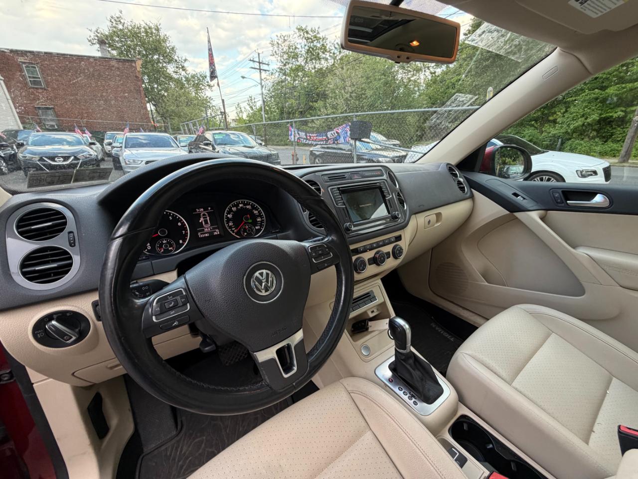 Volkswagen Tiguan SE 2016