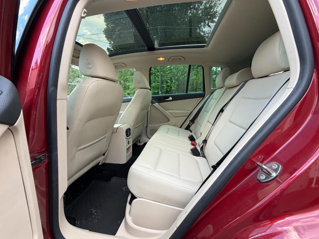 Volkswagen Tiguan SE 2016