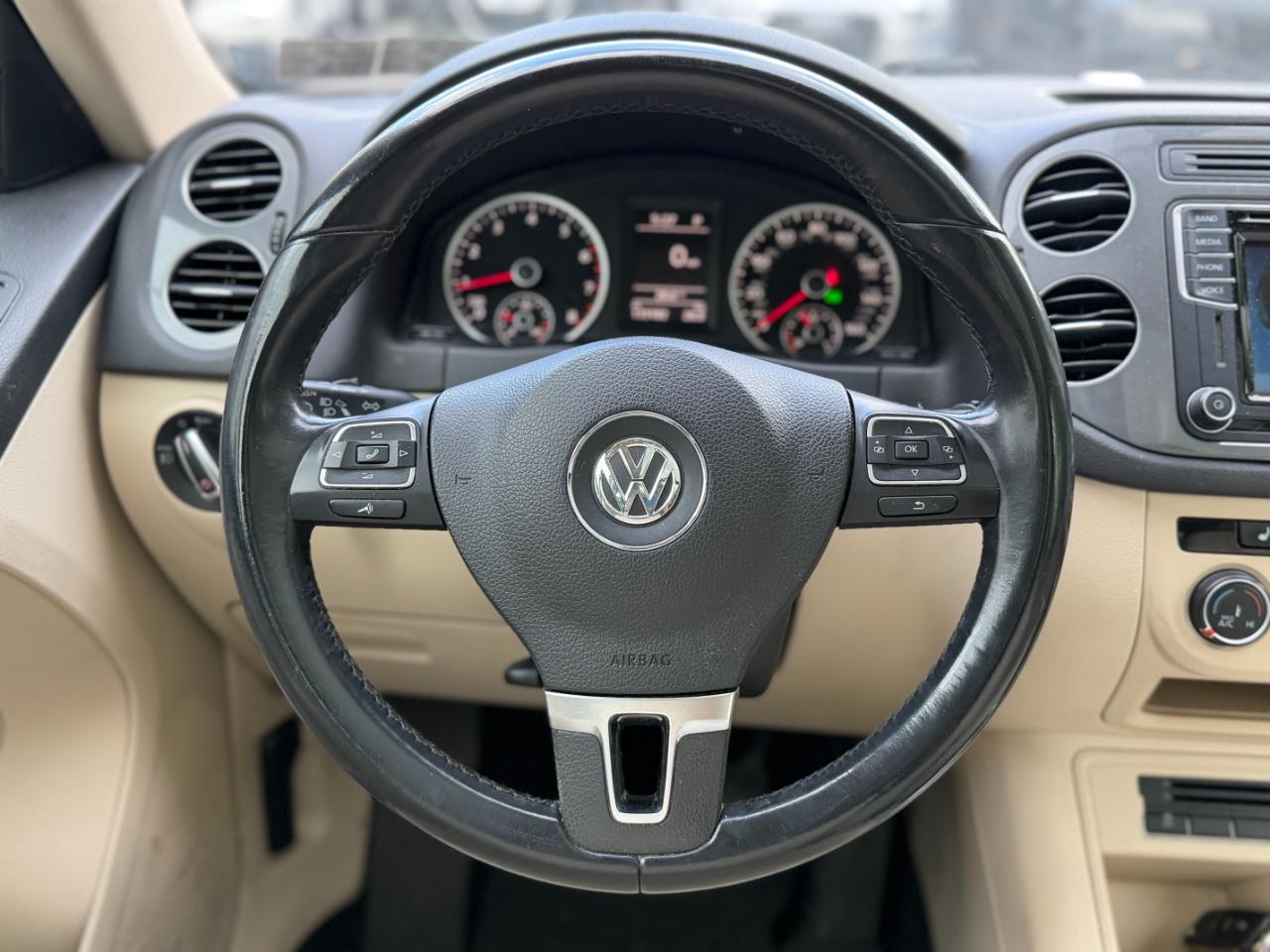 Volkswagen Tiguan SE 2016