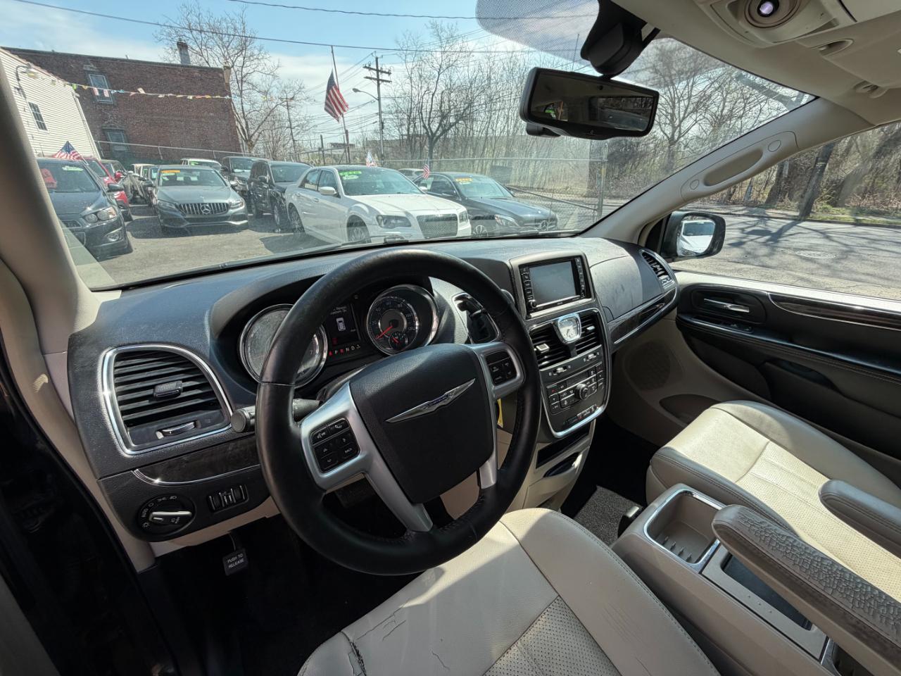 Chrysler Town & Country Touring-L 2014