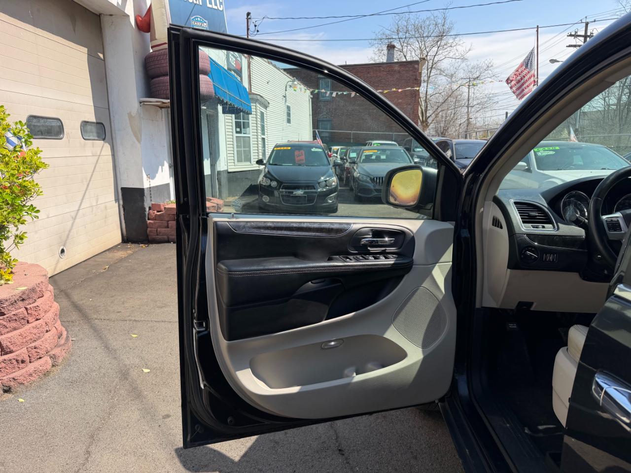 Chrysler Town & Country Touring-L 2014