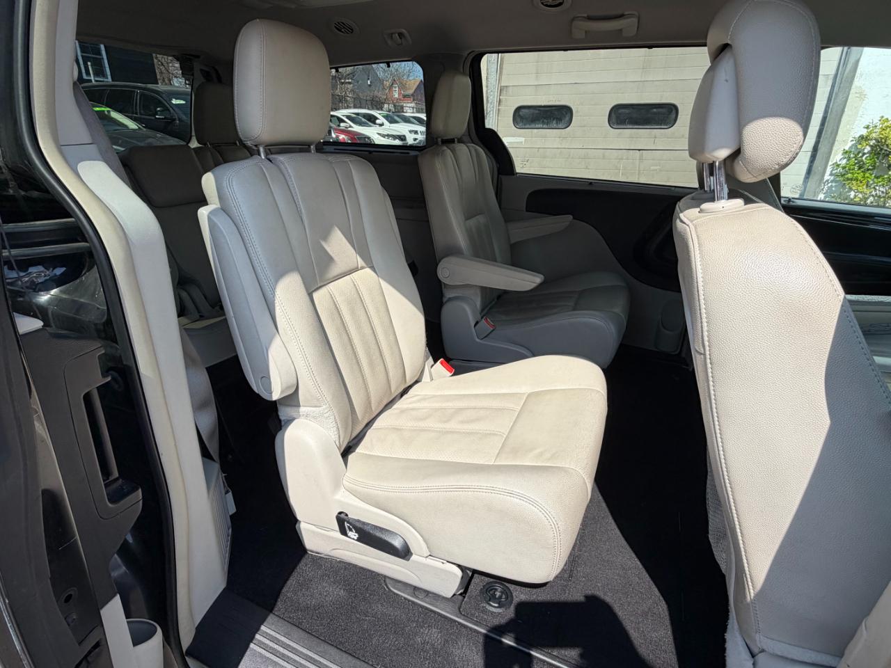 Chrysler Town & Country Touring-L 2014
