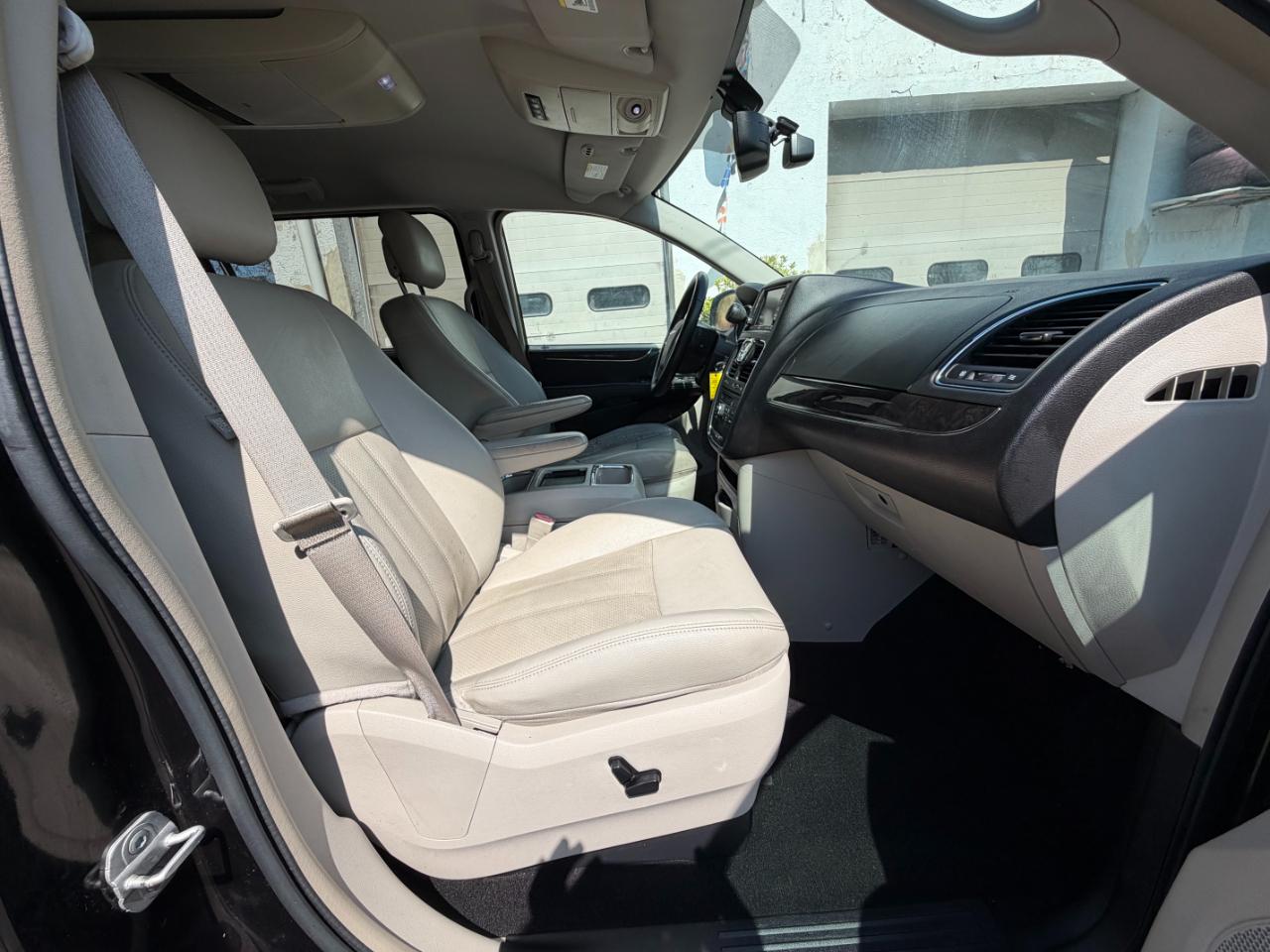 Chrysler Town & Country Touring-L 2014