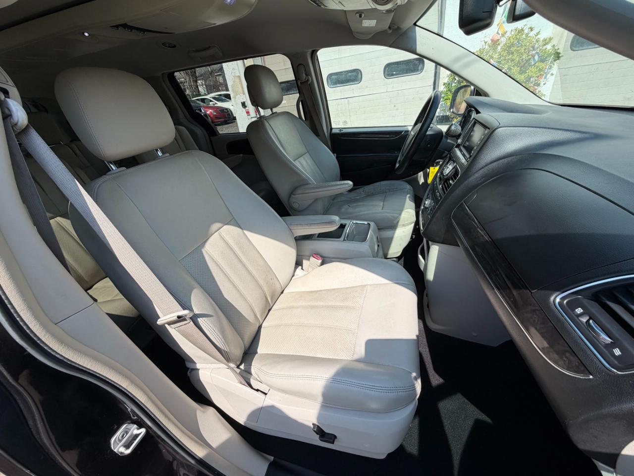 Chrysler Town & Country Touring-L 2014