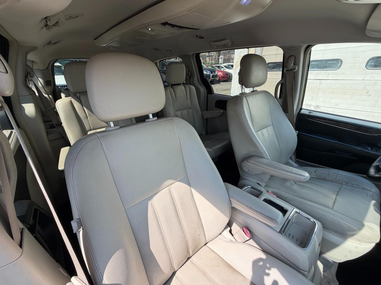 Chrysler Town & Country Touring-L 2014