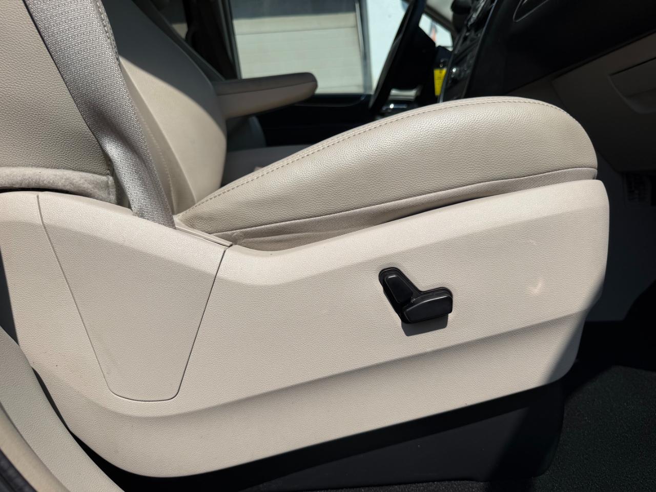 Chrysler Town & Country Touring-L 2014